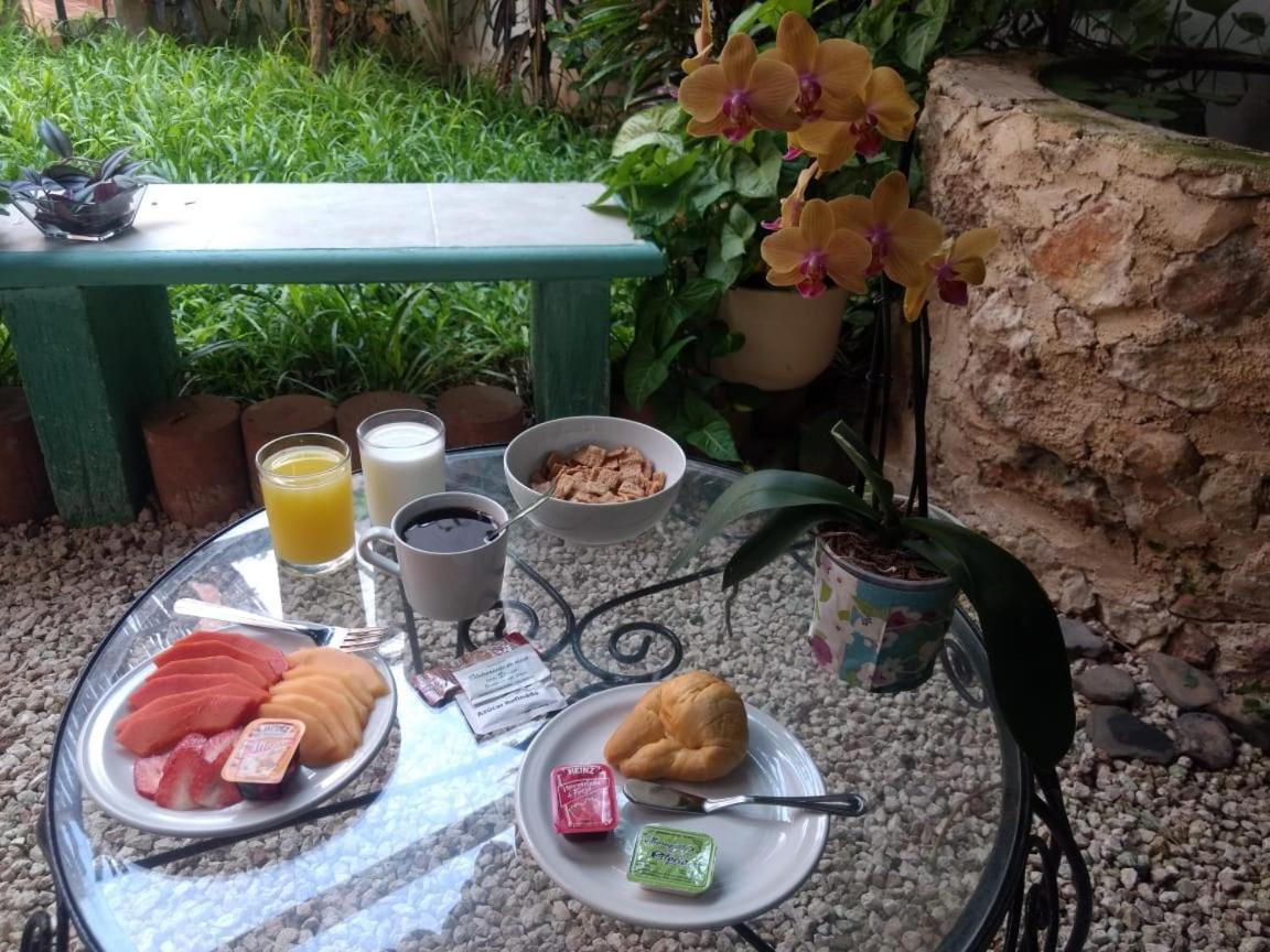 Hotel Casa Pellegrin Mérida Buitenkant foto